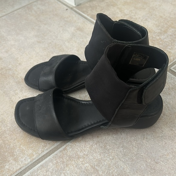 THE FLEXX Women’s Black Ankle Strap Sandals with Velcro Closure 7 - Picture 4 of 12